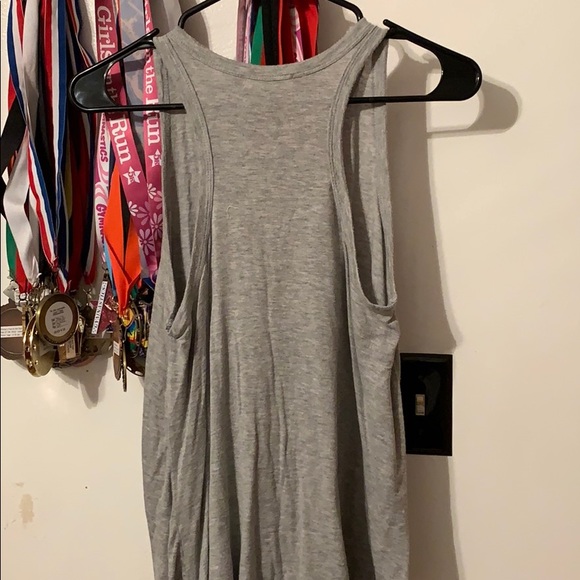 Faded elephant tank - Picture 2 of 2